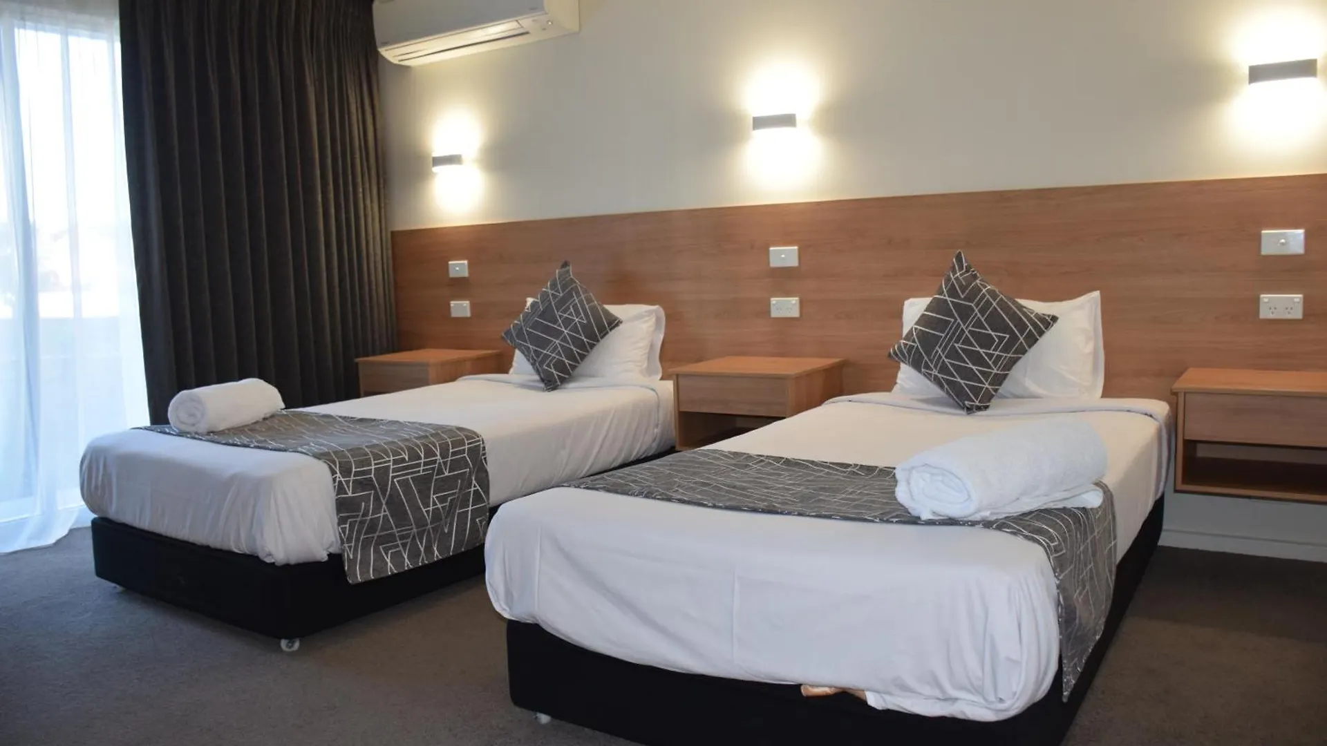 Rainbow Motel Queanbeyan 4*,  Australia