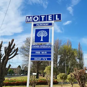 Motel Parkway, Queanbeyan